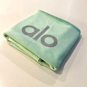 Alo Grounded No-Slip Yoga Towel, Honeydew